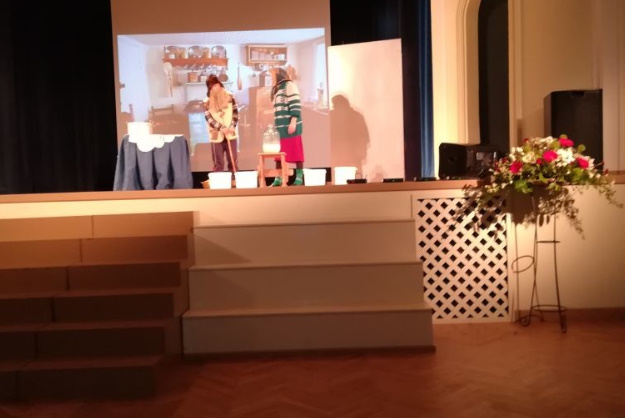 Izrāde"V gostjah u babuški"